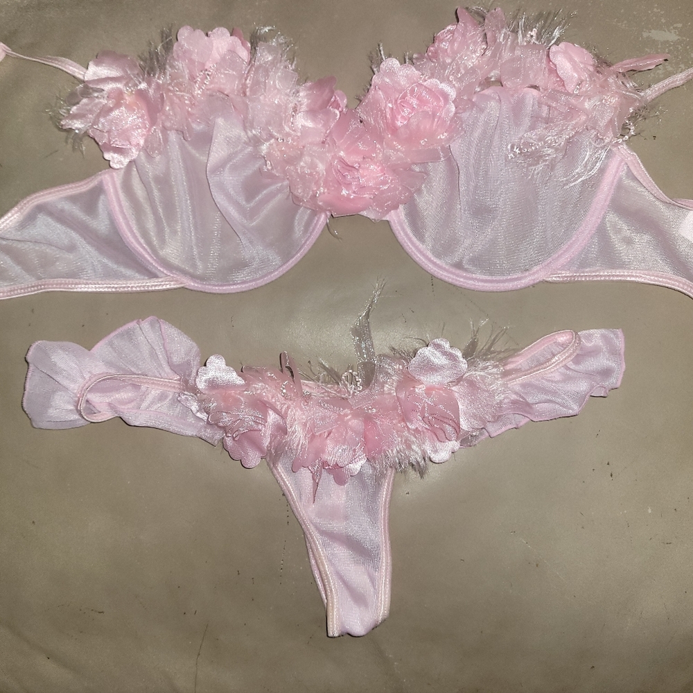 New With Defects Dreamgirl Rose Trimmed Underwire Bra and Ruffled Thong Size Sm - Picture 5 of 12